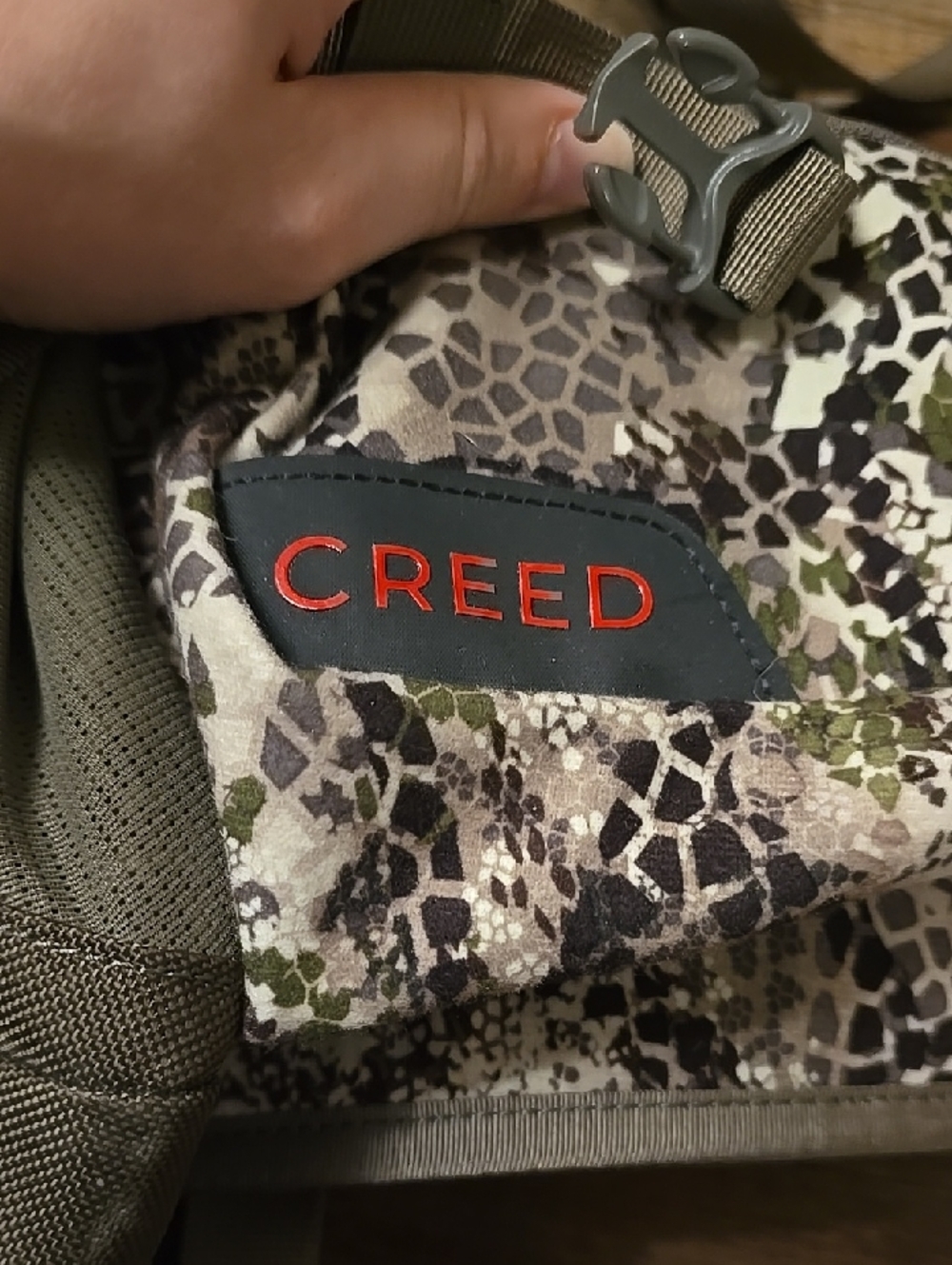 Badlands Camouflage Backpack Hydration Pack with Reservoir - Picture 3 of 7